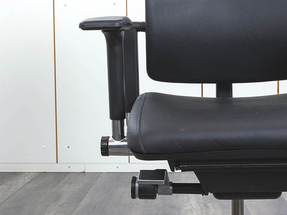 Офисное кресло руководителя  SteelCase Кожа Черный Please 2 Ergonomic  (КРКЧ1-03110)