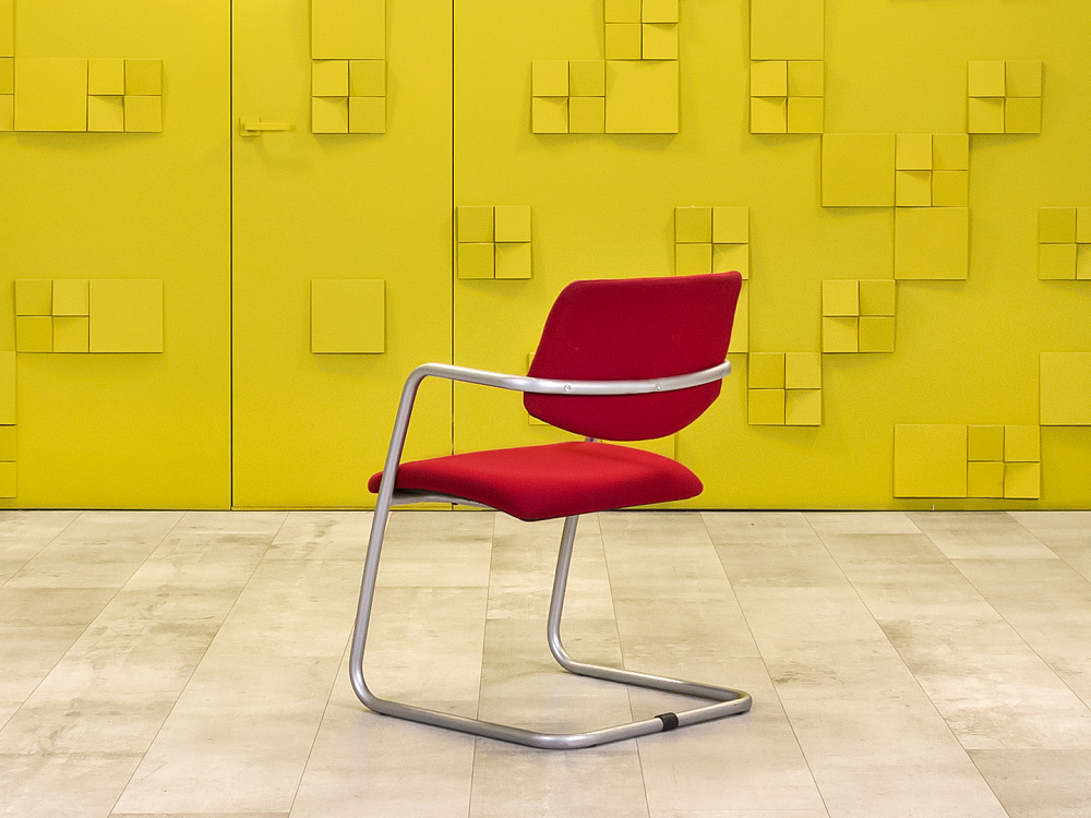Конференц кресло для переговорной на полозьях Sitland Ткань Красный Италия_КДТК-180423