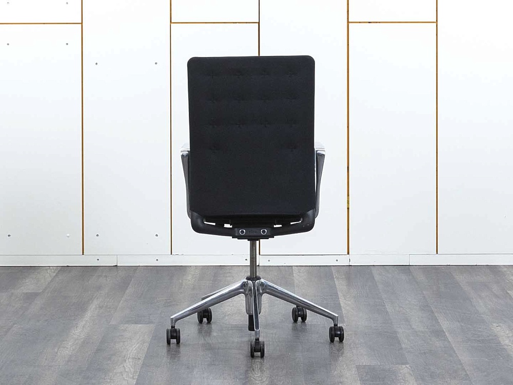 Офисное кресло руководителя  VITRA Ткань Черный ID Trim  (КРТЧ-30082)