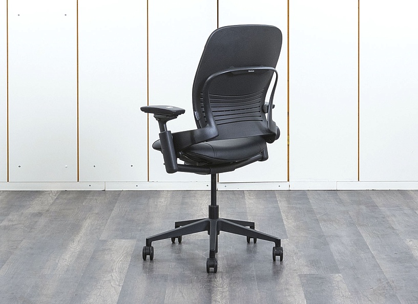 Офисное кресло руководителя  SteelCase Кожа Черный Leap B  (КРКЧ-16122)