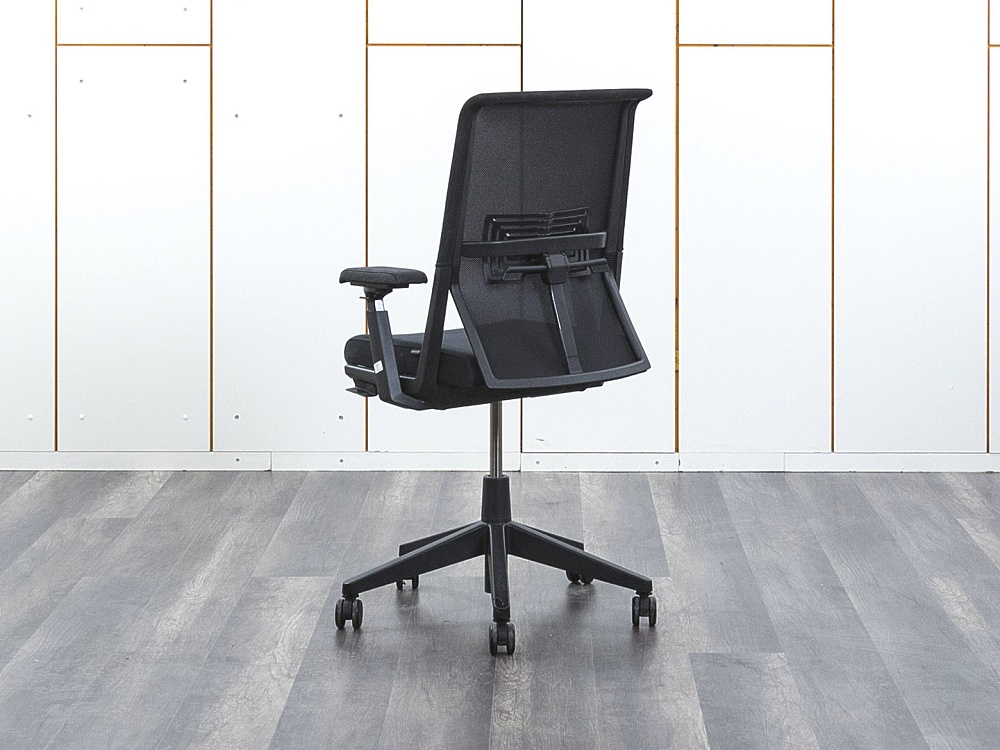 Офисное кресло руководителя  Haworth Ткань Черный Comforto 59  (КРТЧ-13081)