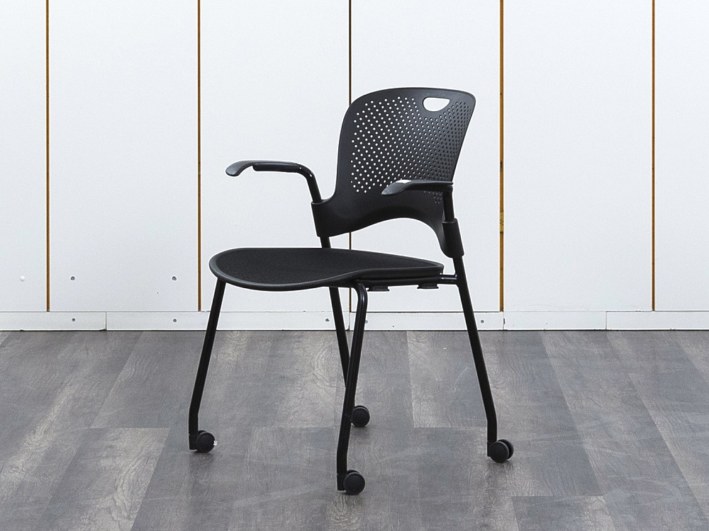 Конференц кресло для переговорной  Черный Пластик Herman Miller Caper  (УНСЧ-25072)
