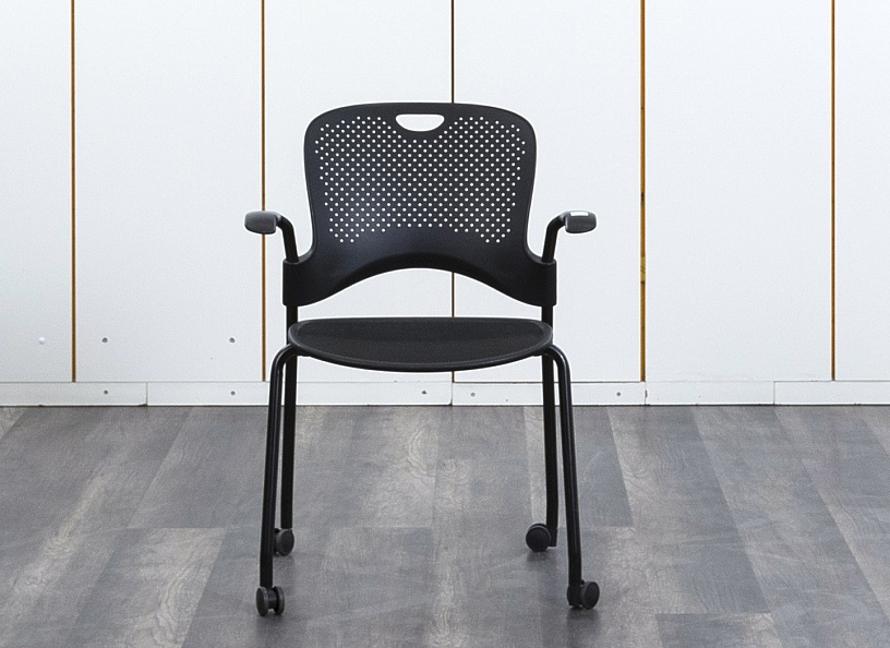 Конференц кресло для переговорной  Черный Пластик Herman Miller Caper  (УНСЧ-25072)