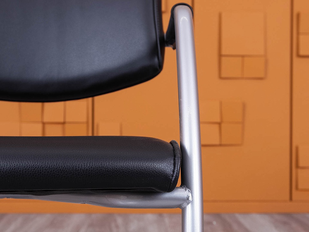 Конференц кресло для переговорной  Черный Кожзам    (КДКЧ1-15045)