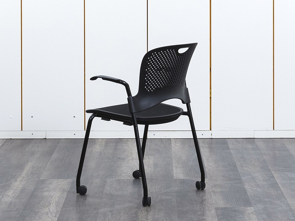 Конференц кресло для переговорной  Черный Пластик Herman Miller Caper  (УНСЧ-25072)