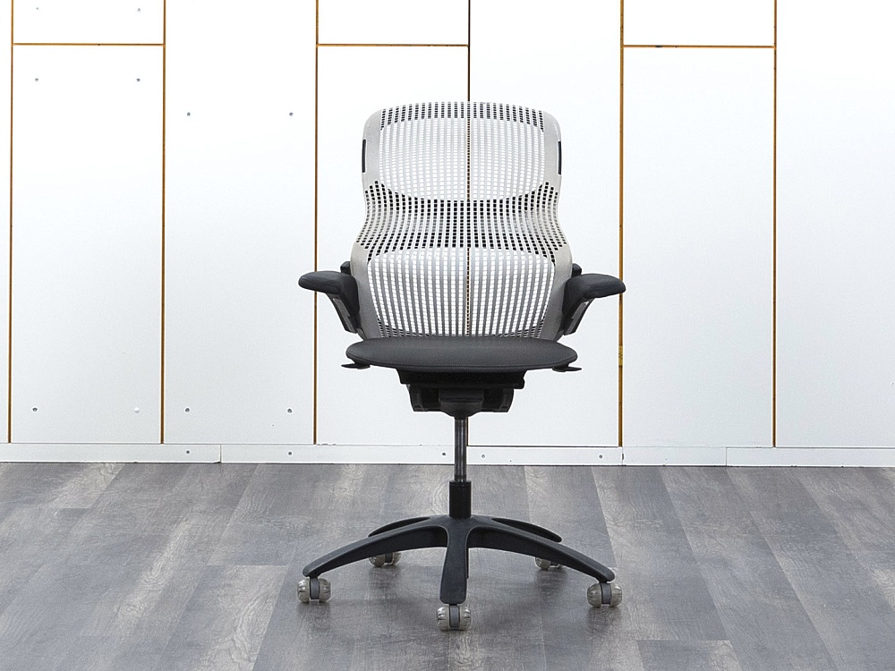 Офисное кресло руководителя  Knoll Кожа Черный Generation  (КРКЧ-28022)