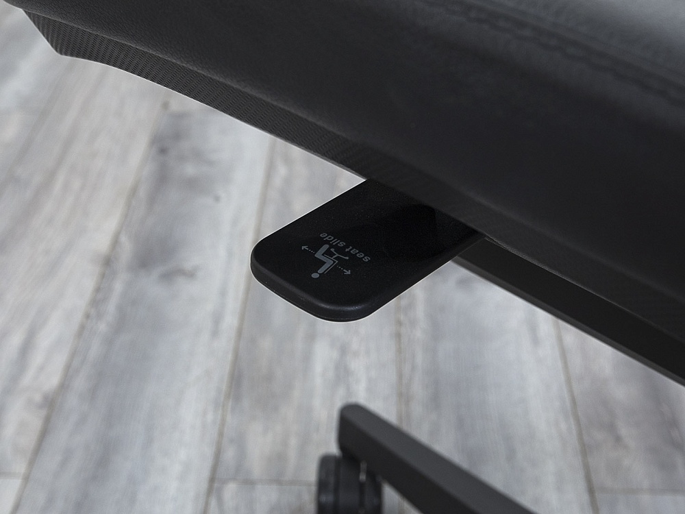 Офисное кресло для персонала  SteelCase Кожа Черный   (КПКЧ-30074)