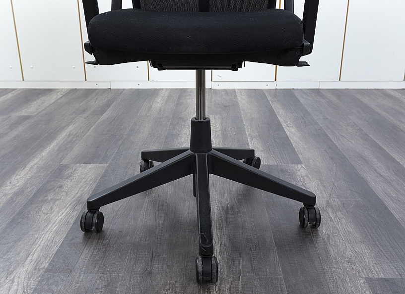 Офисное кресло руководителя  Haworth Ткань Черный Comforto 59  (КРТЧ-13081)