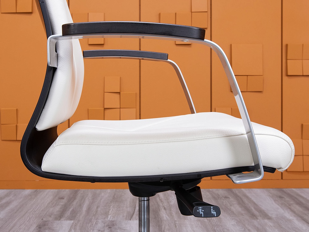 Офисное кресло руководителя  Sitland  Кожа Бежевый Madera B  (КРКБ-10025)