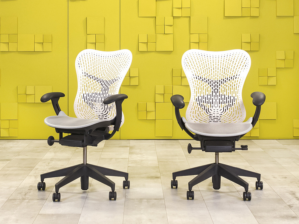 Офисное кресло руководителя на колесах Mirra 2 Herman Miller Сетка Серый США_КРТС-150924