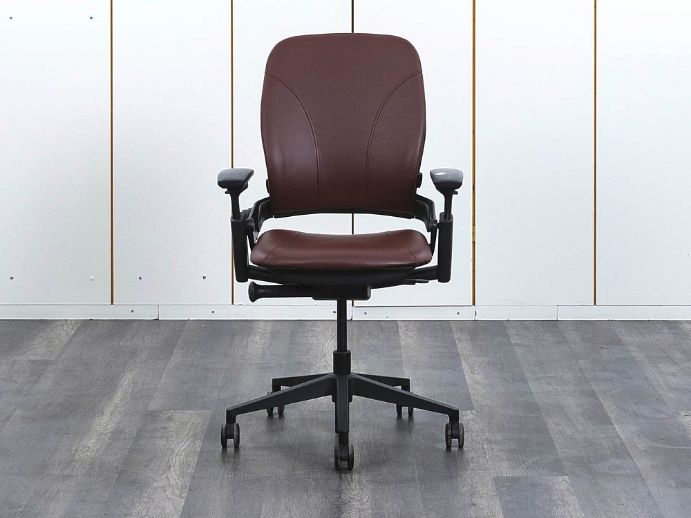 Офисное кресло руководителя  SteelCase Кожа Коричневый Leap B  (КРКК-30112)
