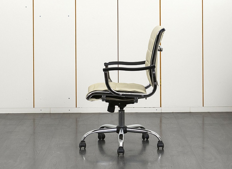Офисное кресло для персонала   Кожзам Бежевый   (КПКБ-16041)
