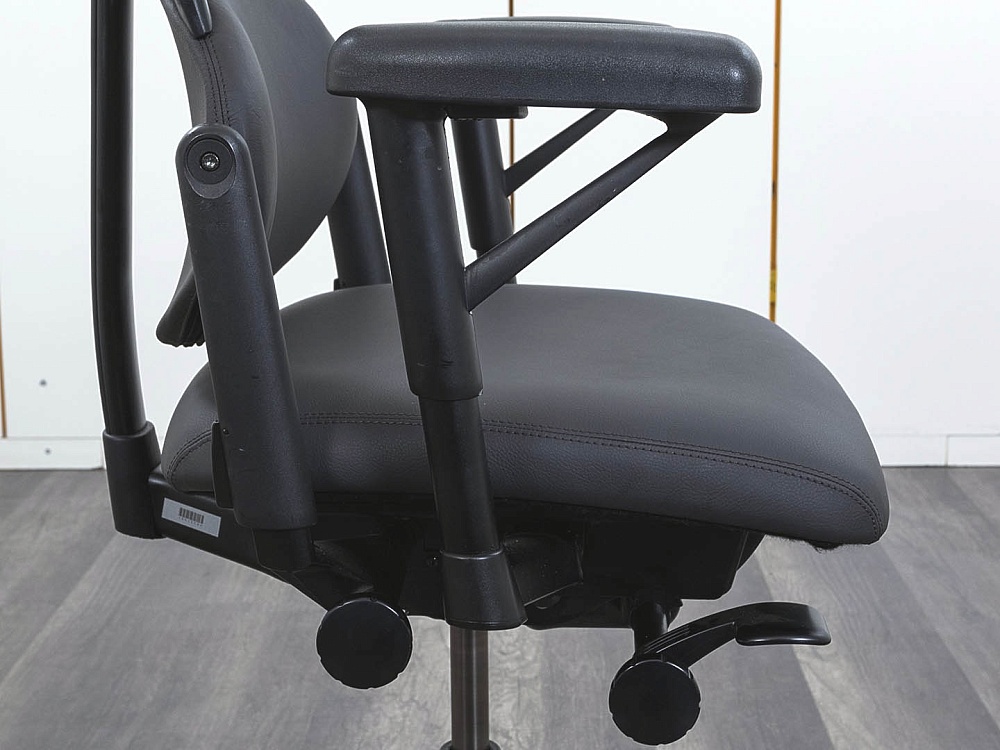 Офисное кресло руководителя  SteelCase Кожа Серый Please 1  (КРКС-08072)