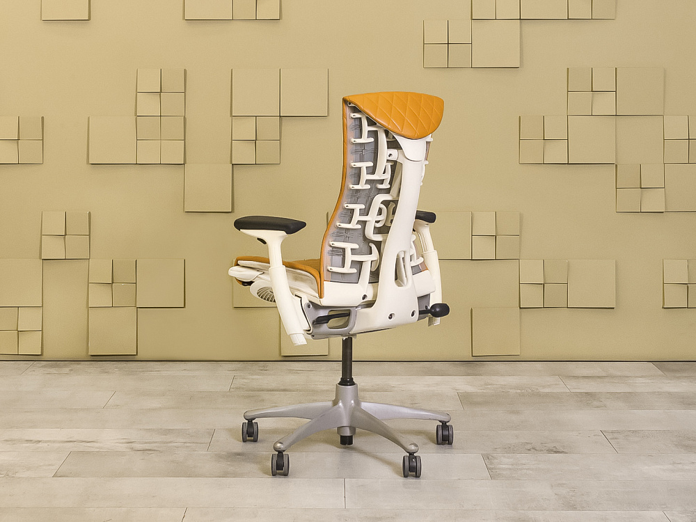 Офисное кресло руководителя на колесах Embody Herman Miller Кожа Оранжевый США  КРКО-29125