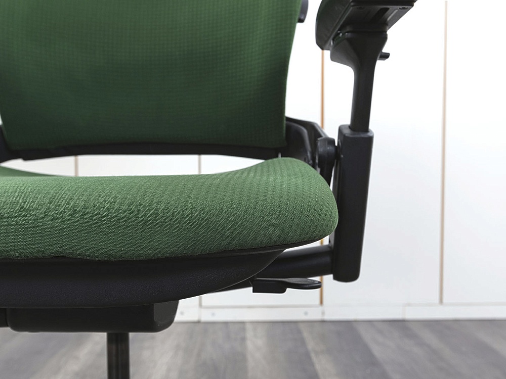 Офисное кресло руководителя  SteelCase Ткань Зеленый Leap B  (КРТЗ-07072)