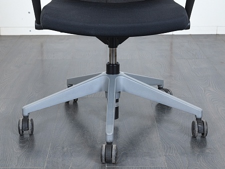 Конференц кресло для переговорной  Черный Ткань/сетка  Haworth Comforto  (УДТЧ-04110)