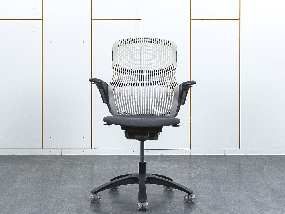 Офисное кресло руководителя  Knoll Ткань Серый Generation  (КРТС-22101)
