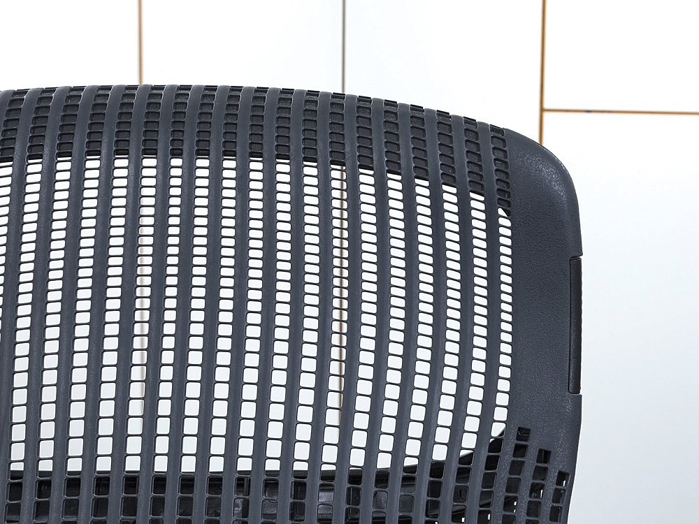 Офисное кресло руководителя  Knoll Ткань Черный Generation  (КРТЧ-21092)
