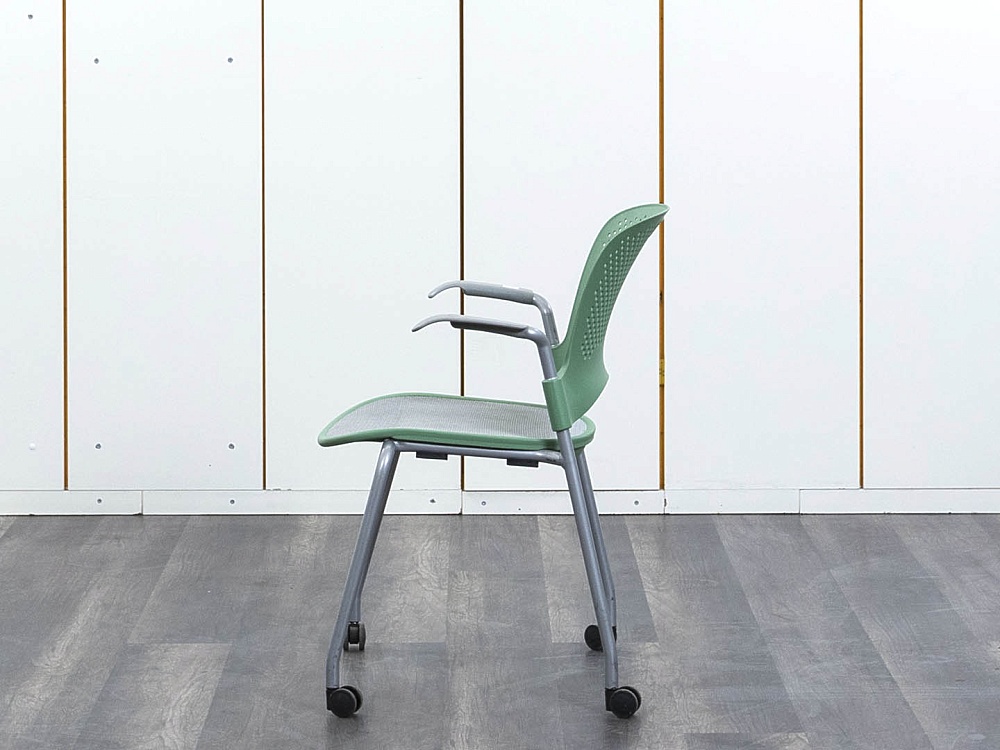 Конференц кресло для переговорной  Зеленый Сетка Herman Miller Caper  (УНСЗ-21082)