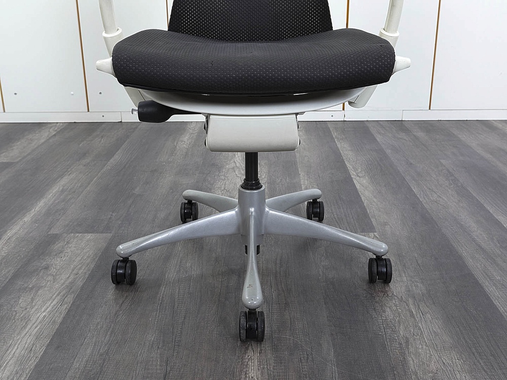 Офисное кресло руководителя  Herman Miller Ткань Серый Embody  (КРТС-03032уц)