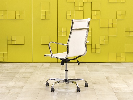 Офисное кресло руководителя на колесах Сетка Белый Россия_КРКБ-250624