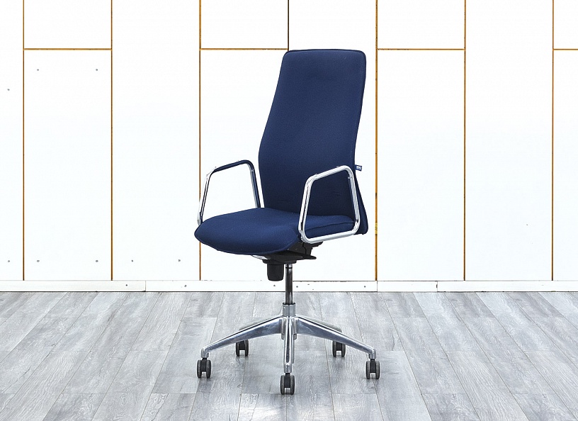 Офисное кресло руководителя  Nowy Styl Ткань Синий SOLO HR  (КРТН-26024уц)