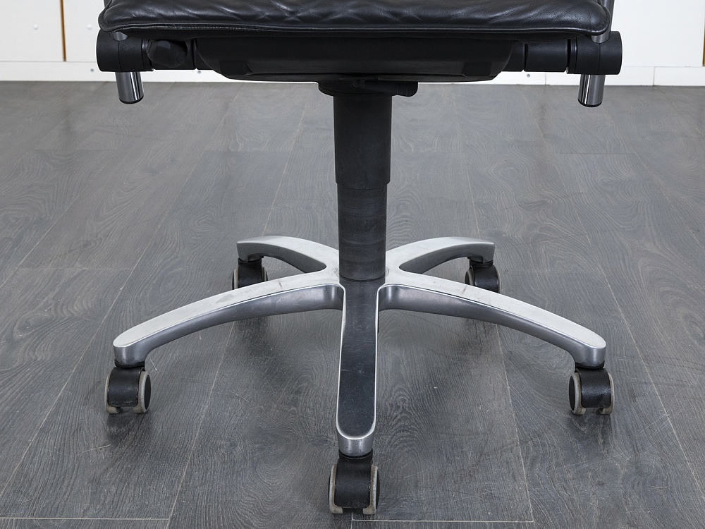 Офисное кресло руководителя  SATO Кожа Черный Tiger A  (КРКЧ1-02070)