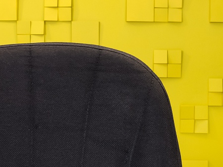 Офисное кресло руководителя на колесах Ткань Чёрный Россия  КРТЧ(а)-211124