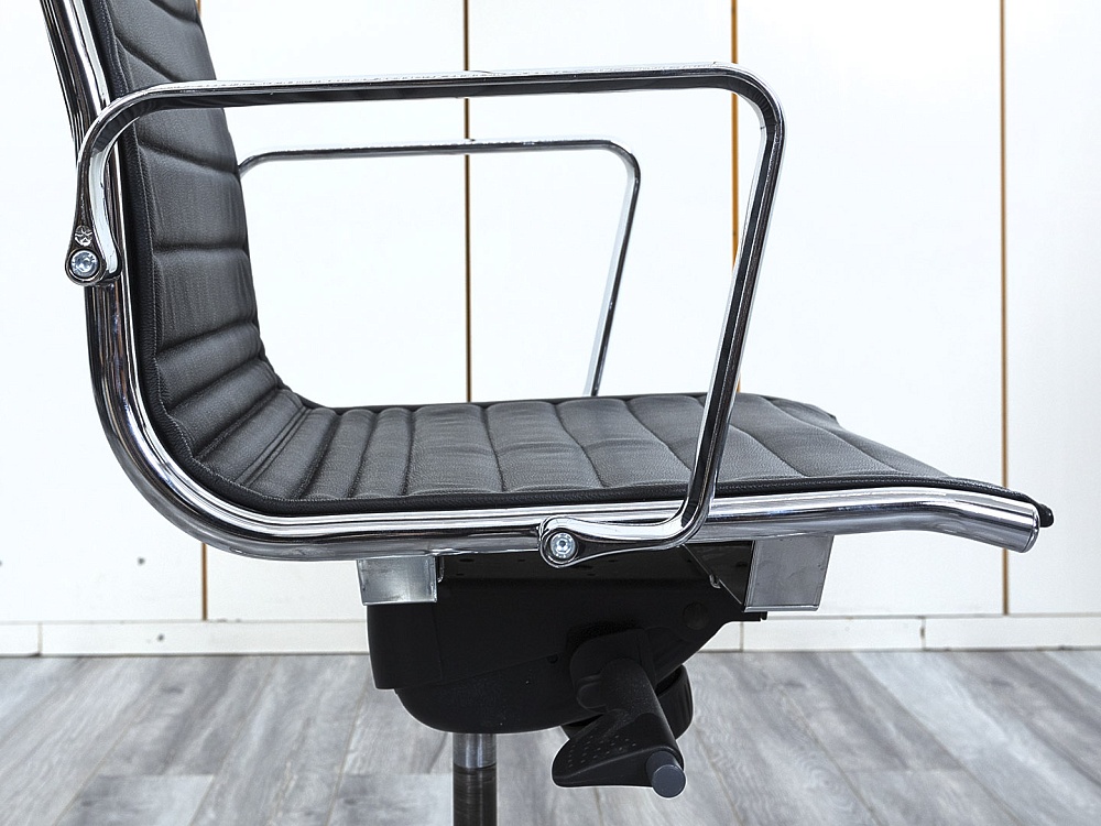 Офисное кресло для персонала  LUXY Кожа Черный   (КПКЧ-16024)