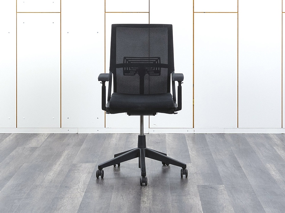 Офисное кресло руководителя  Haworth Ткань Черный Comforto 59  (КРТЧ-13081)