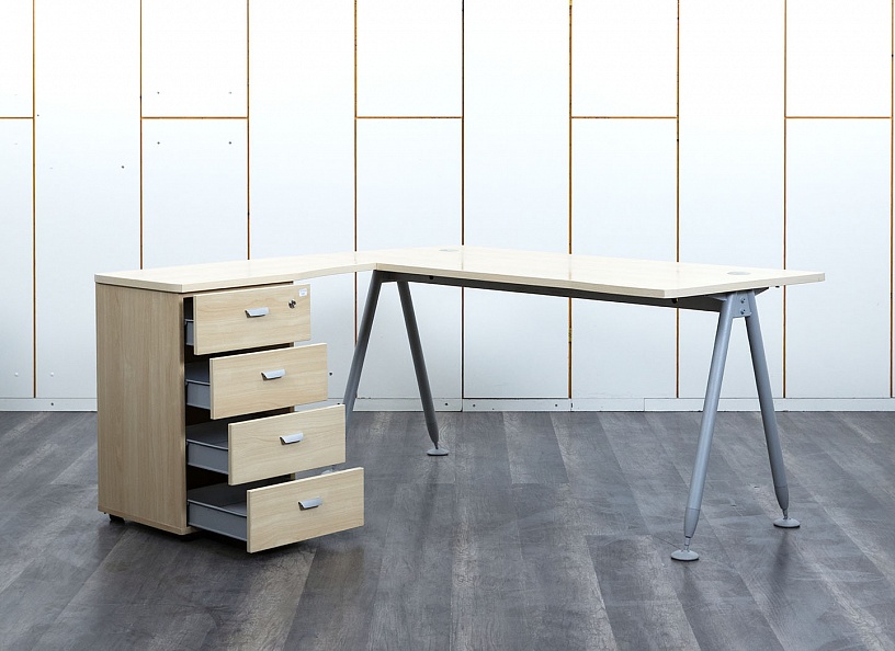 Комплект офисной мебели стол с тумбой  1 600х1 600х750 ЛДСП Клен   (СПУВ1Кл-13033)