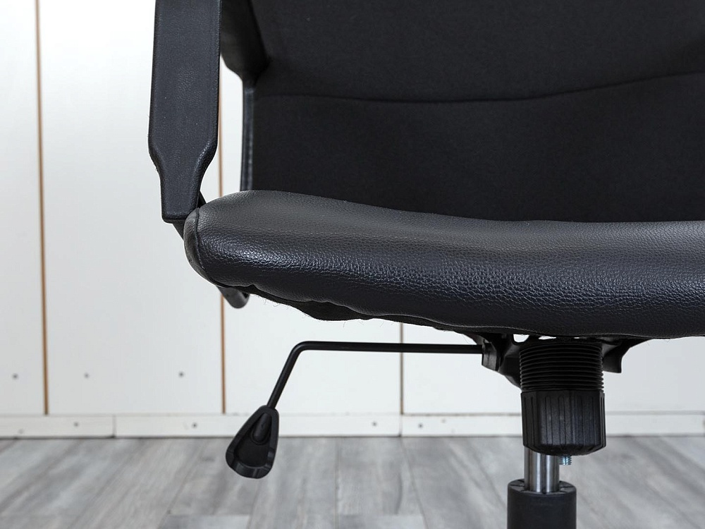 Офисное кресло руководителя   Ткань Черный   (КРТЧ1-01094)