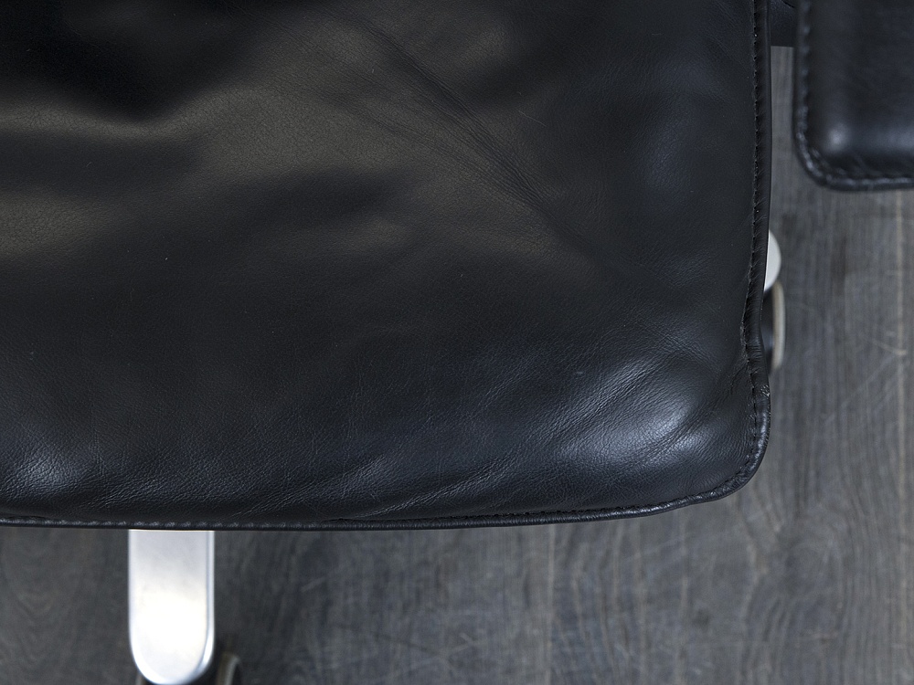 Офисное кресло руководителя  SATO Кожа Черный Tiger A  (КРКЧ1-02070)