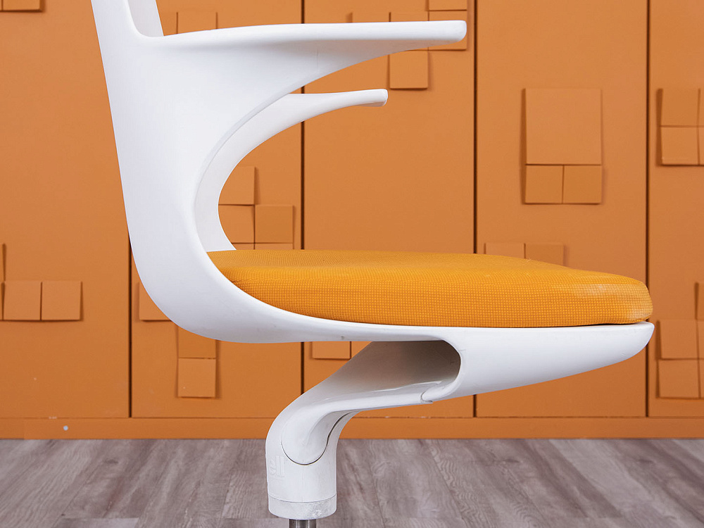 Конференц кресло для переговорной  Оранжевый Ткань KARTELL  Spoon  (КПТО-20084)