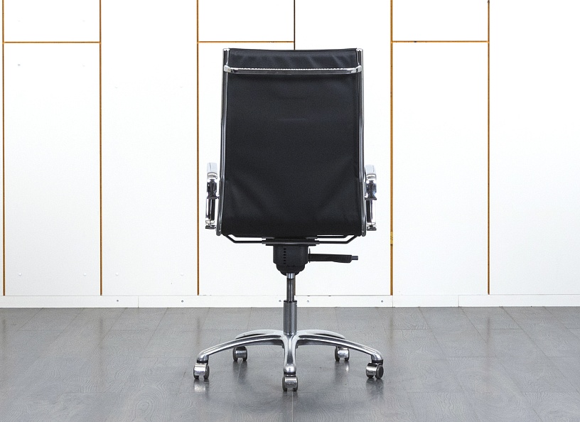 Офисное кресло руководителя  LUXY Кожа Черный Light A  (КРКЧ-11070уц)