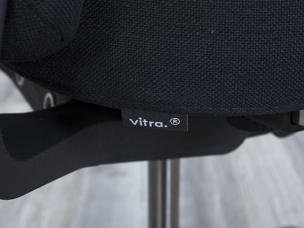 Офисное кресло для персонала  VITRA Ткань Черный   (КПТЧ7-26013)