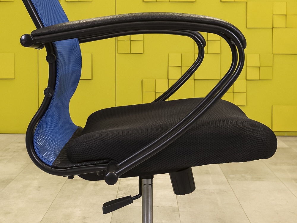 Офисное кресло руководителя на колесах    Чёрный   КРТЧ2-26036