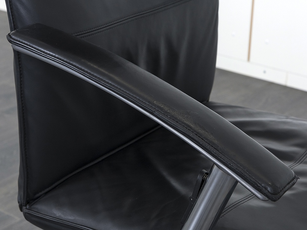 Офисное кресло руководителя  SATO Кожа Черный Tiger A  (КРКЧ1-02070)