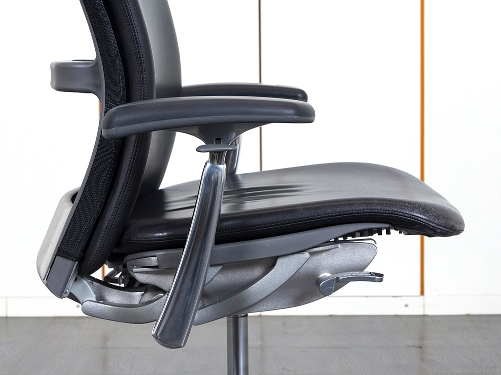 Офисное кресло руководителя  Walter Knoll Кожа Черный   (КРКЧ-19100)