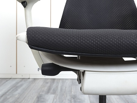 Офисное кресло руководителя  Herman Miller Ткань Серый Embody  (КРТС-14064)