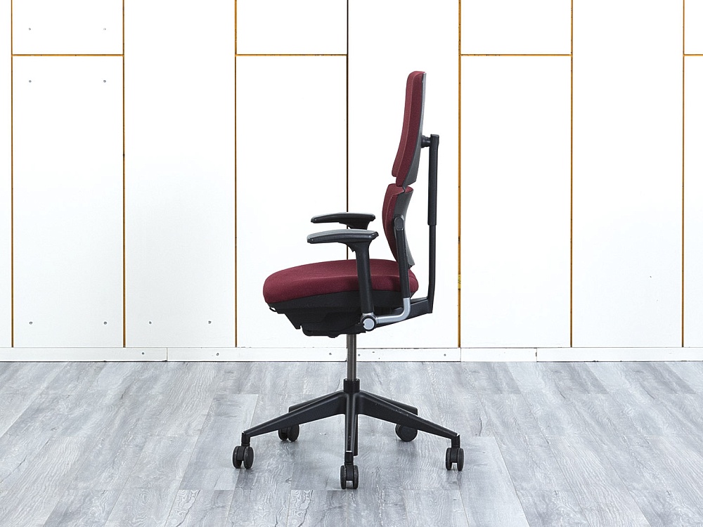 Офисное кресло руководителя  SteelCase Ткань Красный Please 2 Ergonomic  (КРТК-14113)