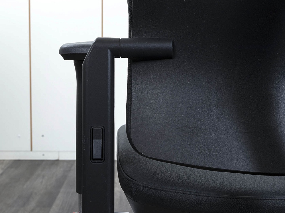 Офисное кресло руководителя  SteelCase Кожа Черный Please 2 Ergonomic  (КРКЧ-24112)