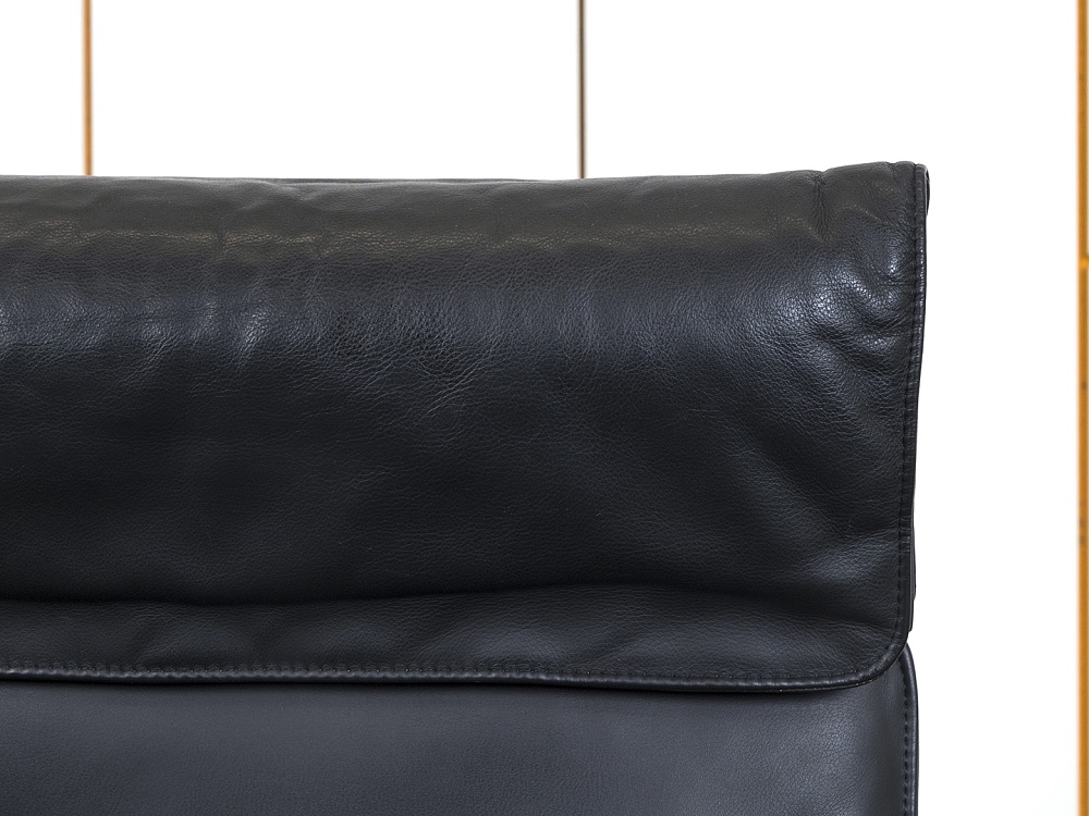 Офисное кресло руководителя  SATO Кожа Черный Tiger A  (КРКЧ1-02070)