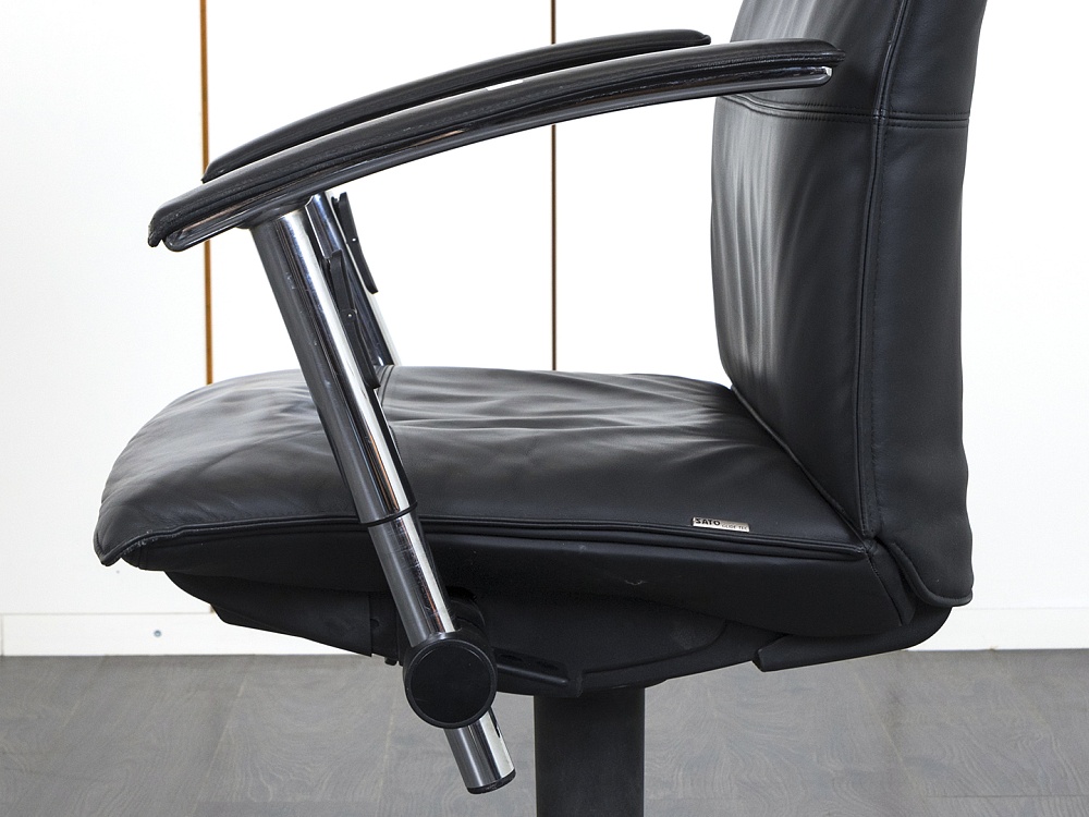 Офисное кресло руководителя  SATO Кожа Черный Tiger A  (КРКЧ1-02070)