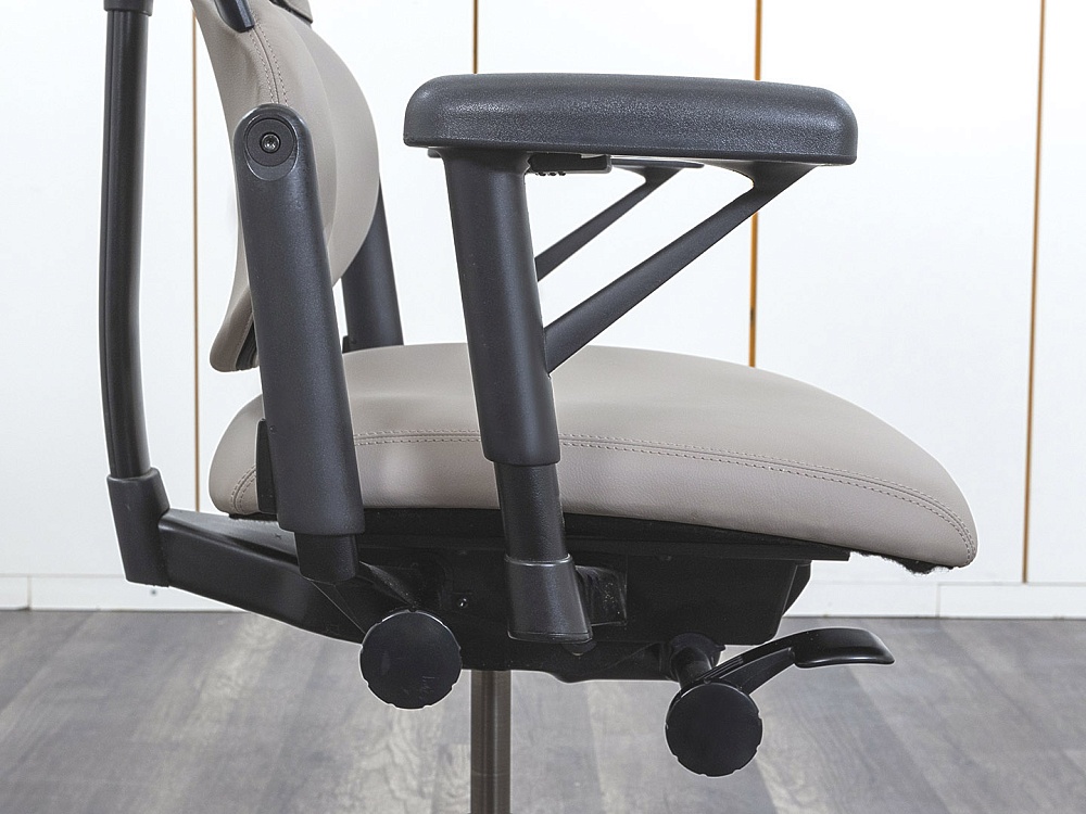 Офисное кресло руководителя  SteelCase Кожа Бежевый Please 1  (КРКБ-05102)