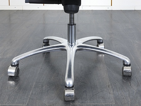 Офисное кресло руководителя  LUXY Кожа Черный Light A  (КРКЧ-11070уц)