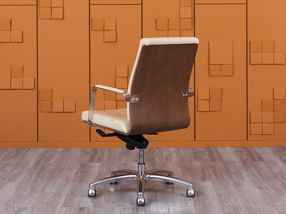 Офисное кресло руководителя  NEW LINE OFFICE Кожа Бежевый   (КРКБ1-17025)