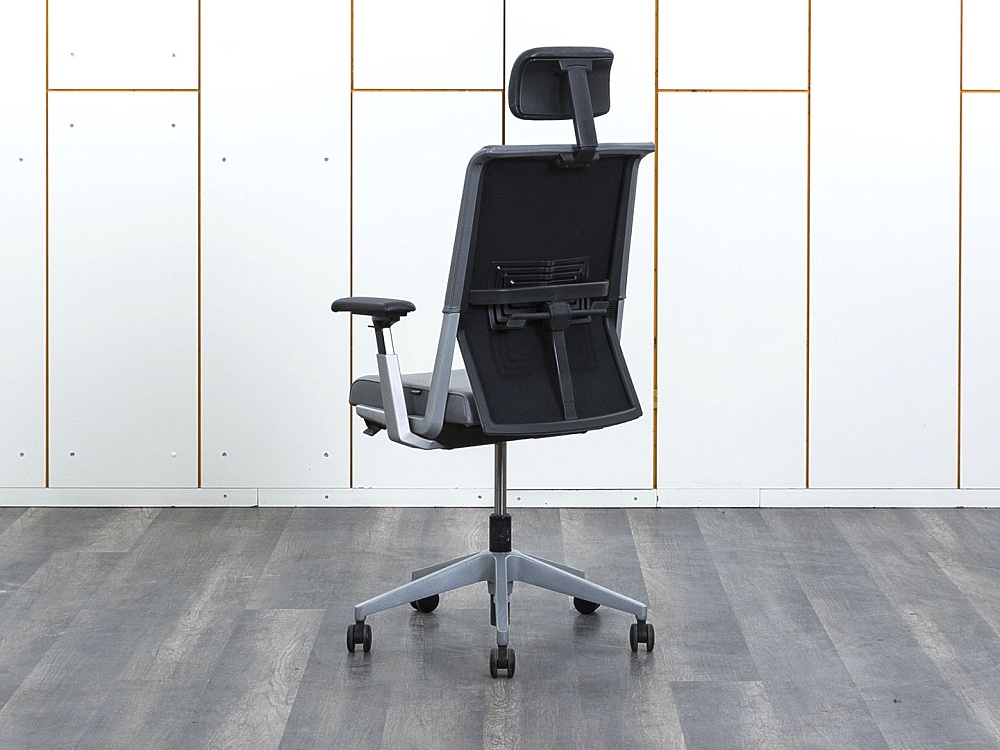 Офисное кресло руководителя  Haworth Кожа Серый Comforto 5910  (КРКС-07121)