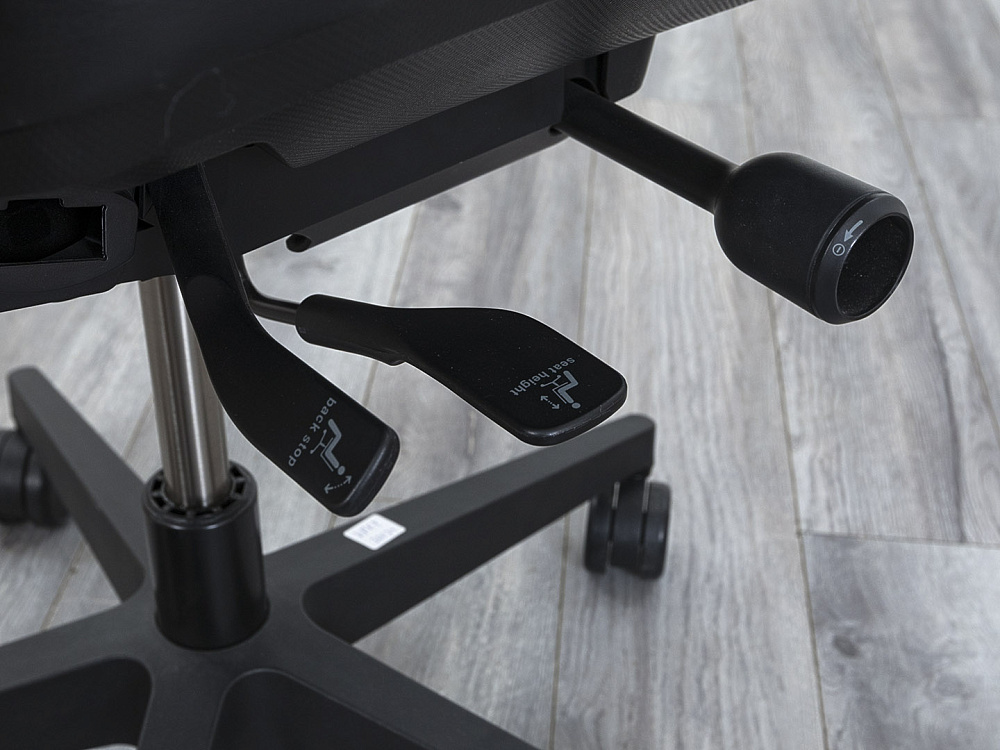 Офисное кресло для персонала  SteelCase Кожа Черный   (КПКЧ-30074)