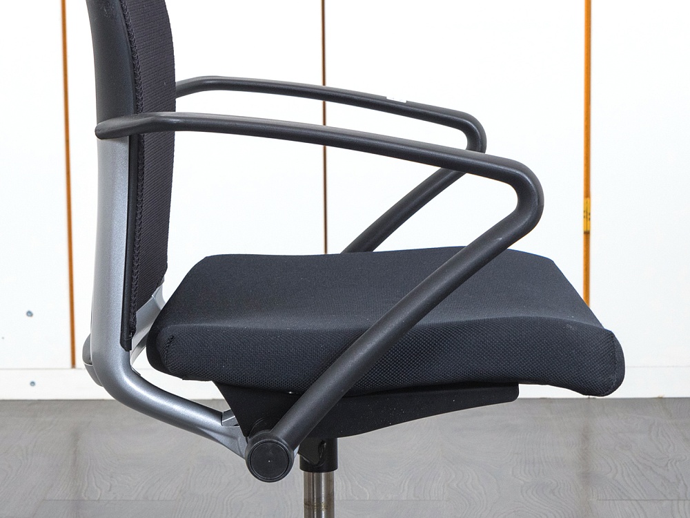 Конференц кресло для переговорной  Черный Ткань/сетка  Haworth Comforto  (УДТЧ-04110)